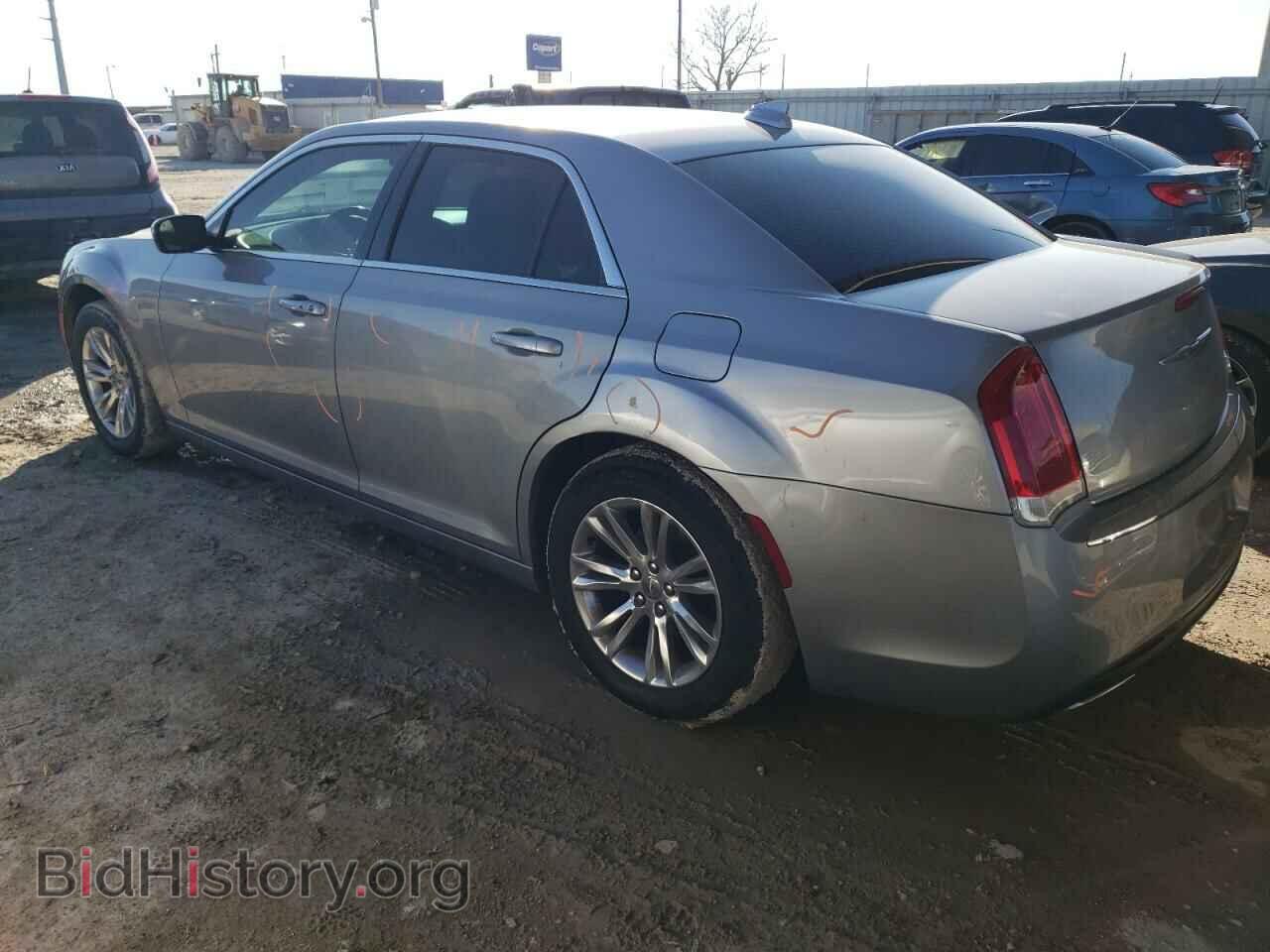 2017 CHRYSLER 300 - VIN: 2C3CCAAG2HH588100 - Фото 2