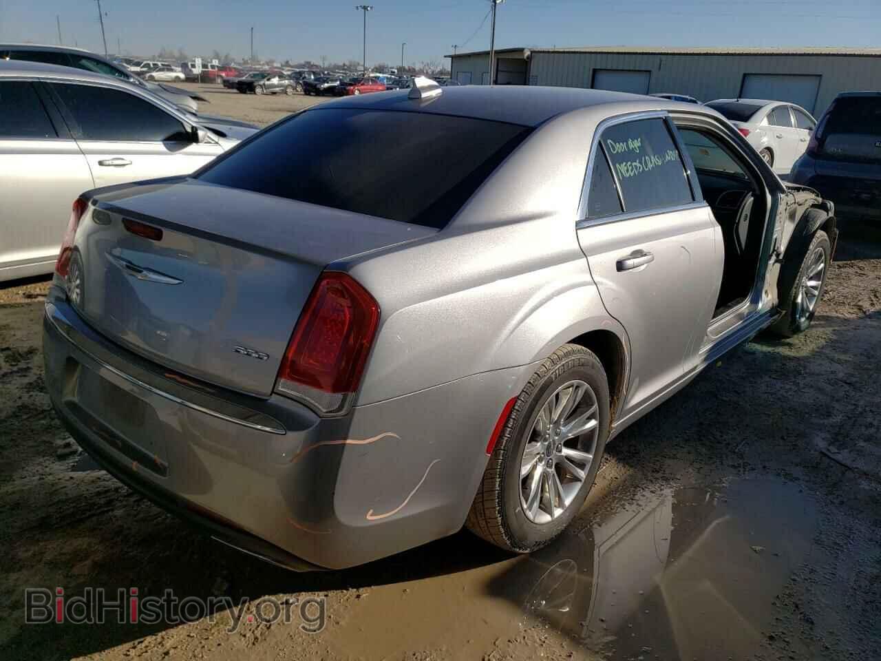 2017 CHRYSLER 300 - VIN: 2C3CCAAG2HH588100 - Фото 3