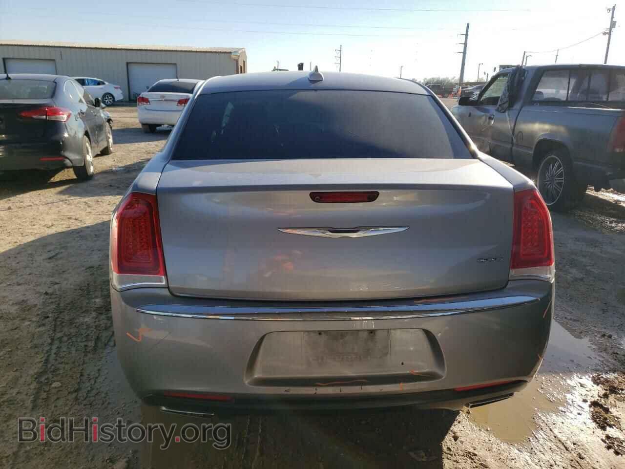 2017 CHRYSLER 300 - VIN: 2C3CCAAG2HH588100 - Фото 6