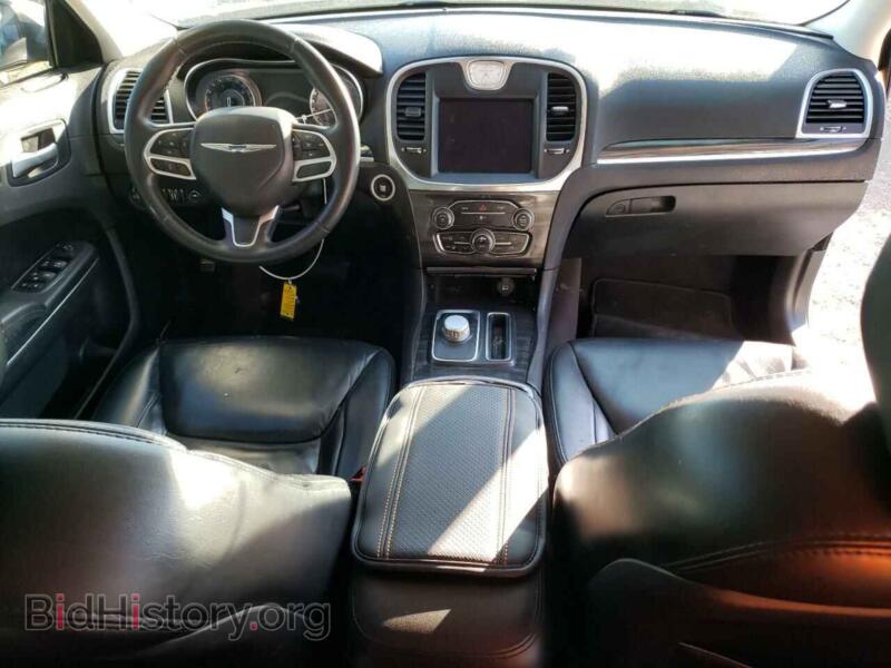 2017 Chrysler 300 (VIN 2C3CCAAG2HH588100) — фото 8 из 12