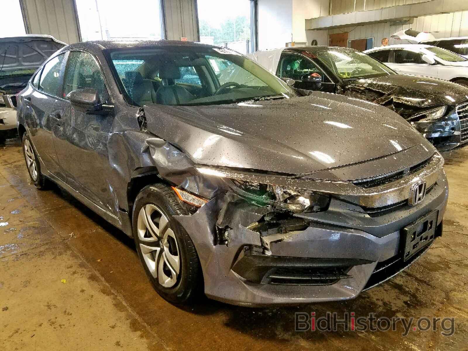 Photo 19XFC2F52JE033574 - HONDA CIVIC LX 2018