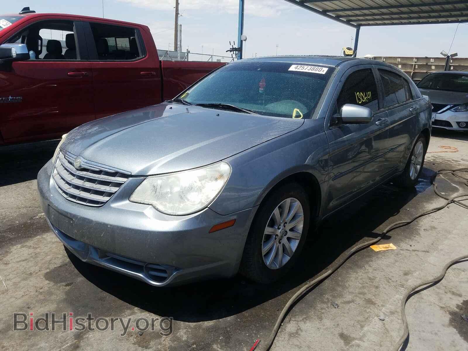 2010 CHRYSLER SEBRING - VIN: 1C3CC5FD4AN133381 - Фото 2