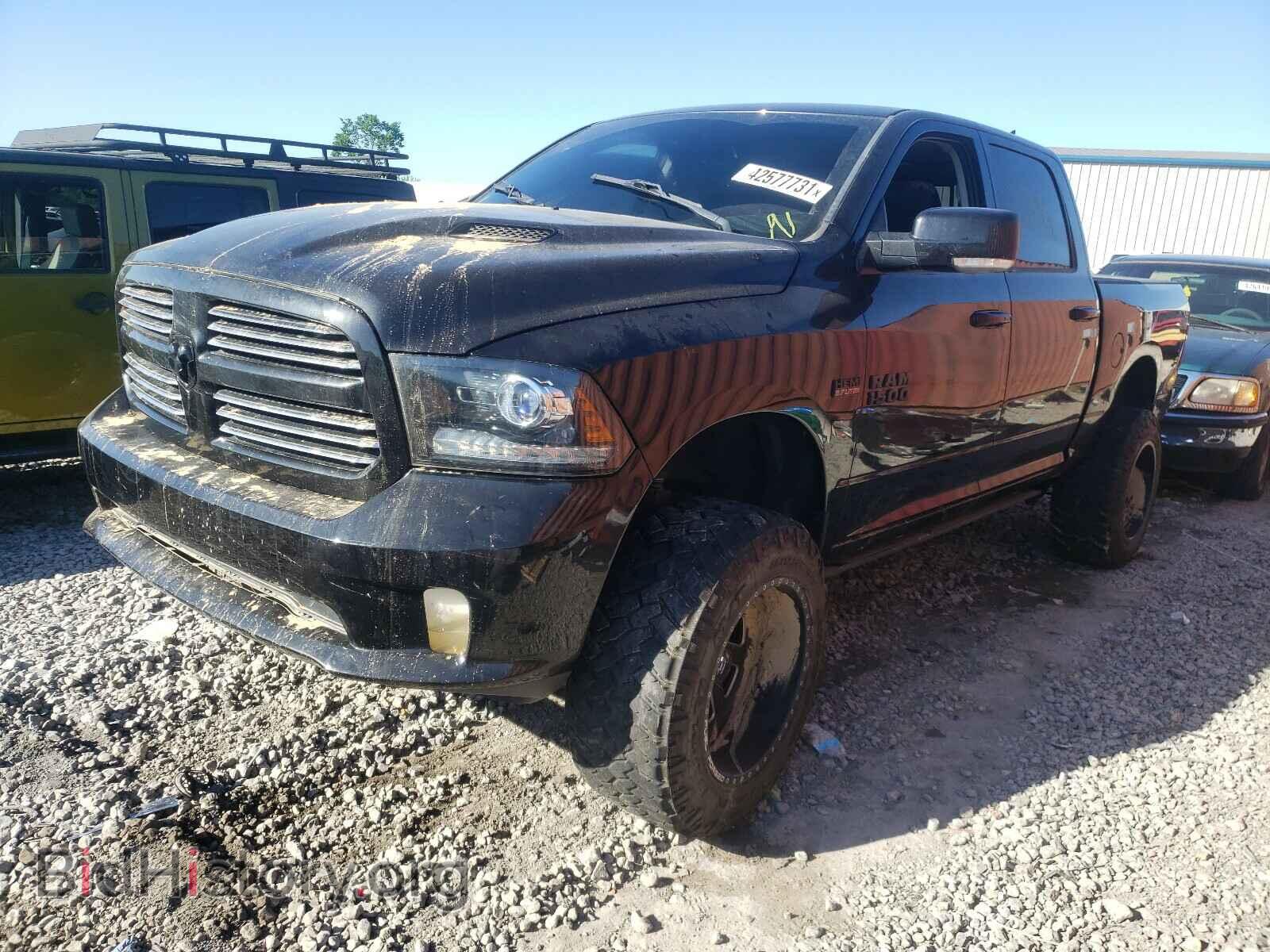 2017 RAM 1500 - VIN: 1C6RR7MT2HS612461 - Фото 2