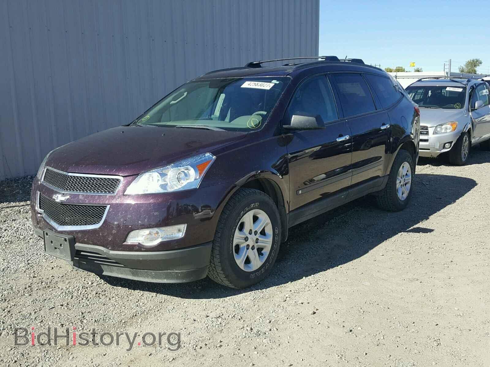 2010 CHEVROLET TRAVERSE - VIN: 1GNLVEED2AS138028 - Фото 2
