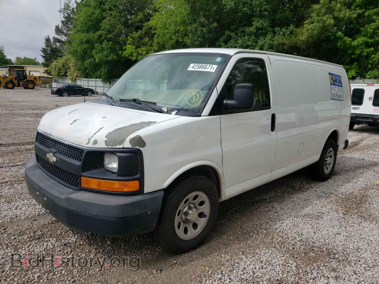 2010 CHEVROLET EXPRESS - VIN: 1GCUGADXXA1110768 - Фото 2