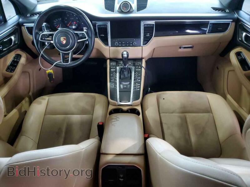 2017 Porsche MACAN (VIN WP1AA2A50HLB05234) — photo 8 of 12