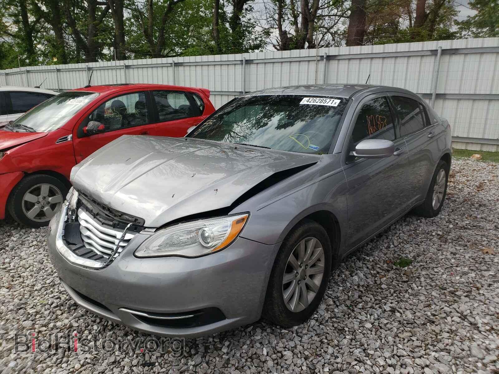 2013 CHRYSLER 200 - VIN: 1C3CCBBBXDN585004 - Фото 2
