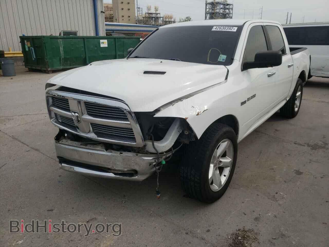 2010 DODGE RAM 1500 - VIN: 1D7RB1CT1AS189346 - Фото 2
