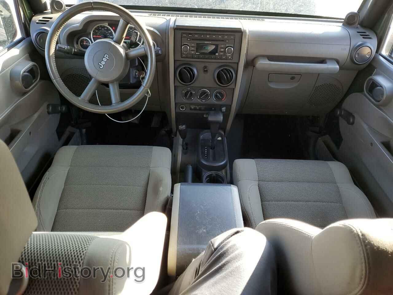 2007 JEEP All Models - VIN: 1J4GA64117L137680 - Фото 8