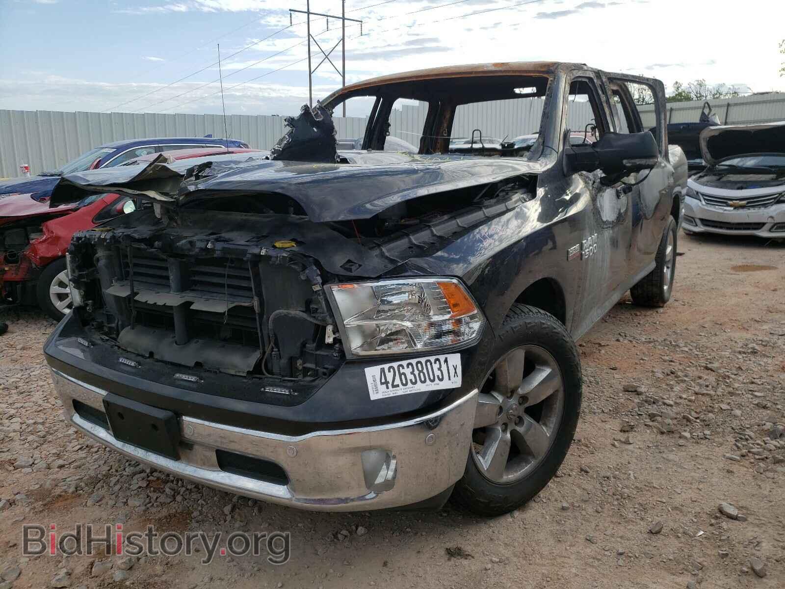 2017 RAM 1500 - VIN: 3C6RR6LT7HG633034 - Photo 2
