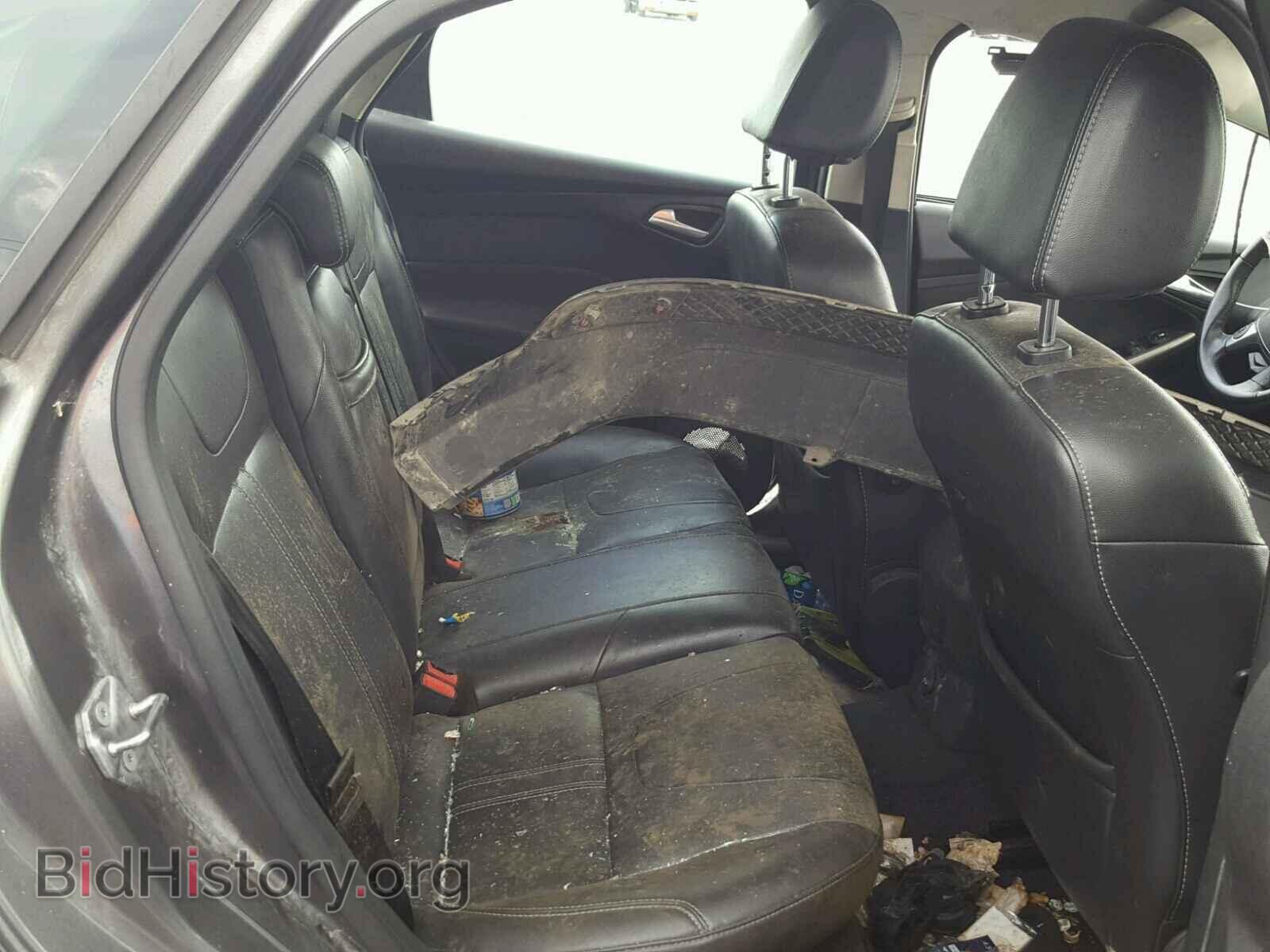 2012 Ford FOCUS (VIN 1FAHP3M22CL393262) — photo 6 of 10