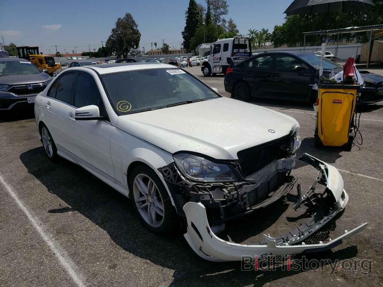 Photo WDDGF4HB1EG255254 - MERCEDES-BENZ C-CLASS 2014