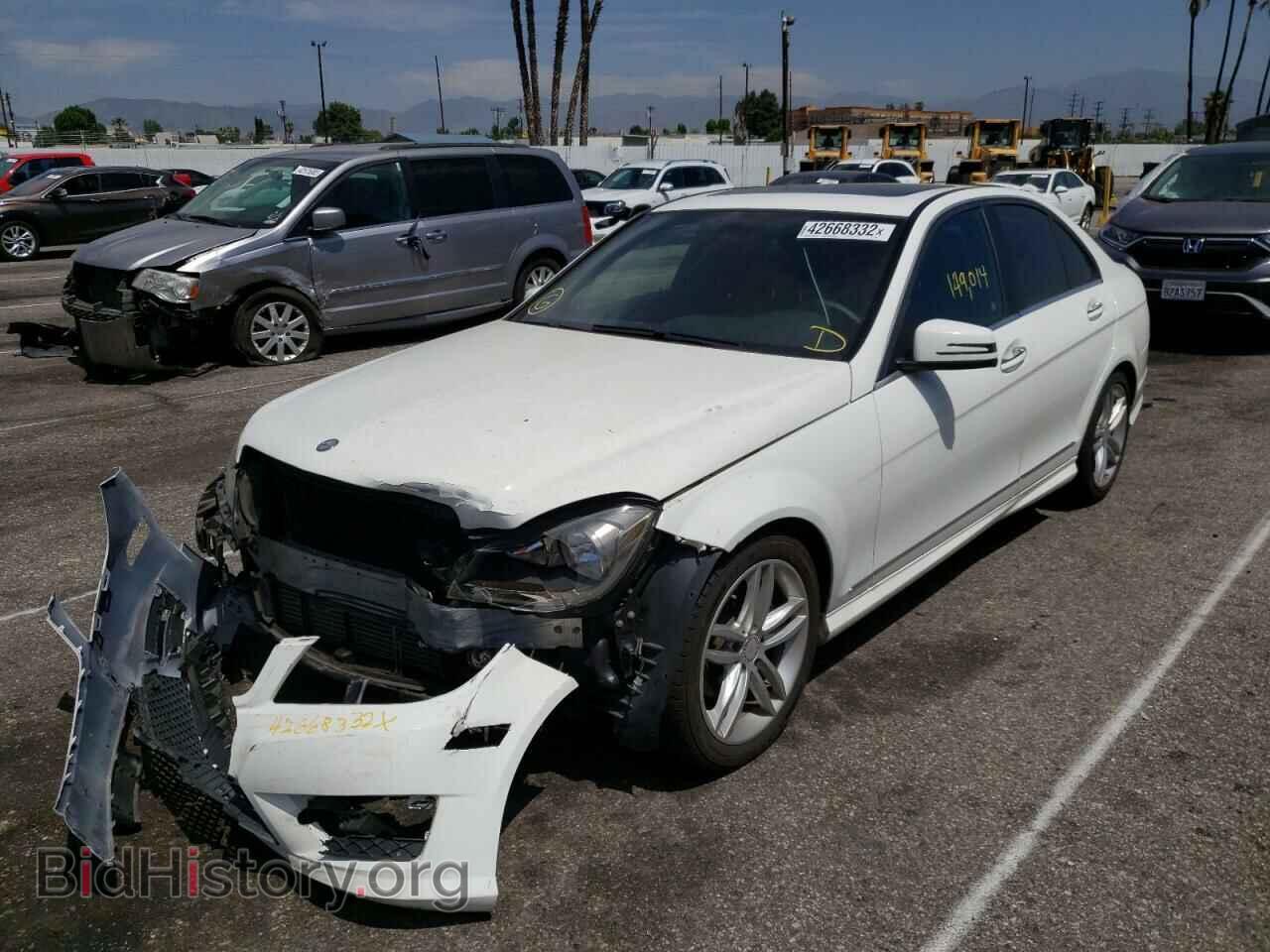 2014 MERCEDES-BENZ C-CLASS - VIN: WDDGF4HB1EG255254 - Фото 2