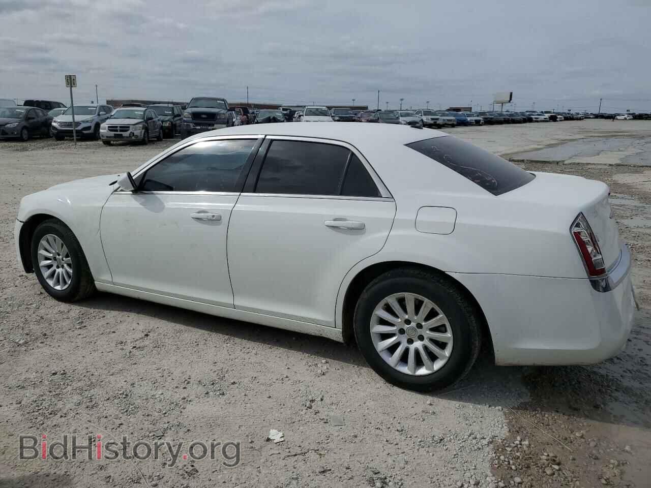 2013 CHRYSLER 300 - VIN: 2C3CCAAG6DH732628 - Фото 2