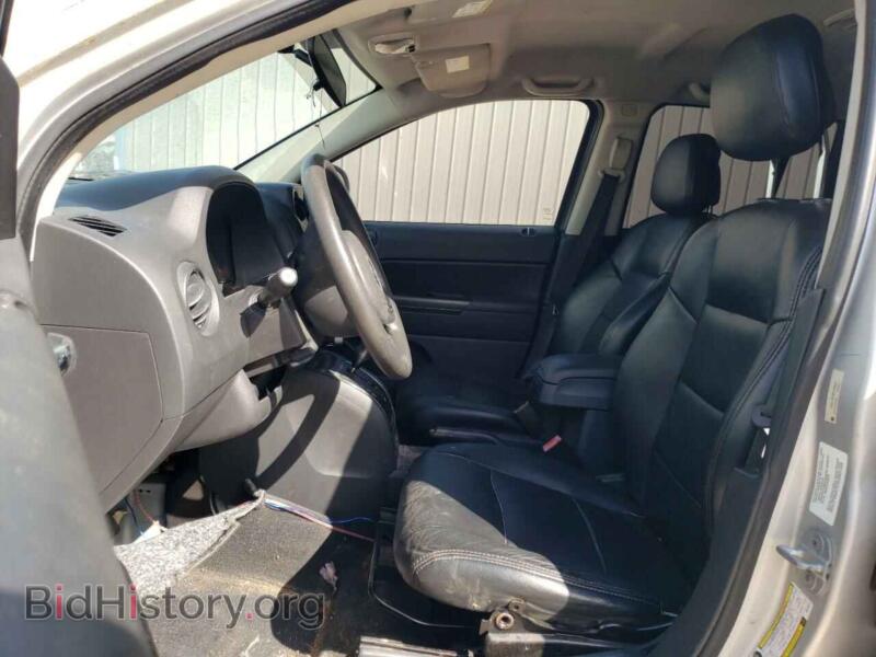 2011 Jeep COMPASS (VIN 1J4NT1FA4BD165641) — photo 7 of 12