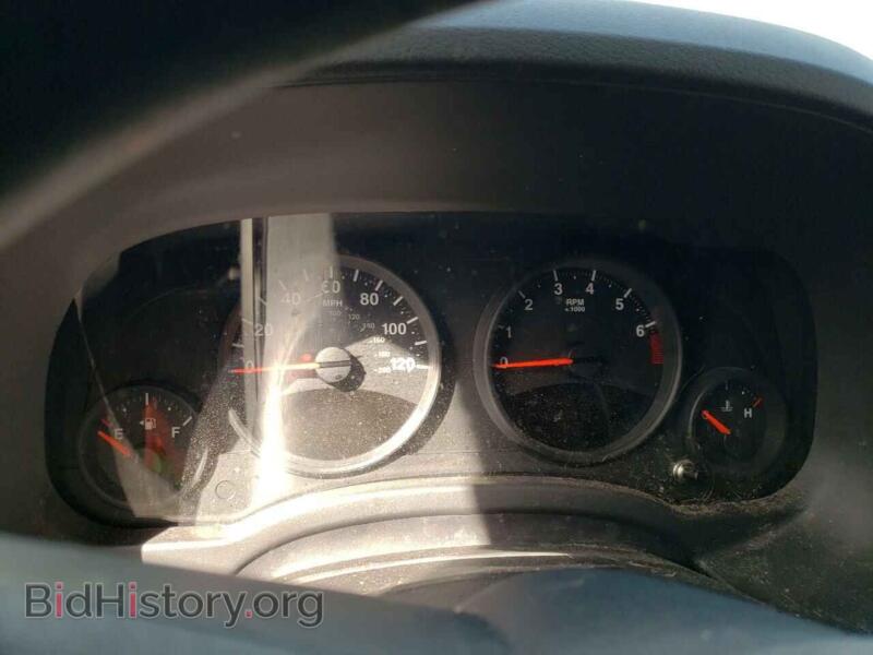 2011 Jeep COMPASS (VIN 1J4NT1FA4BD165641) — photo 9 of 12