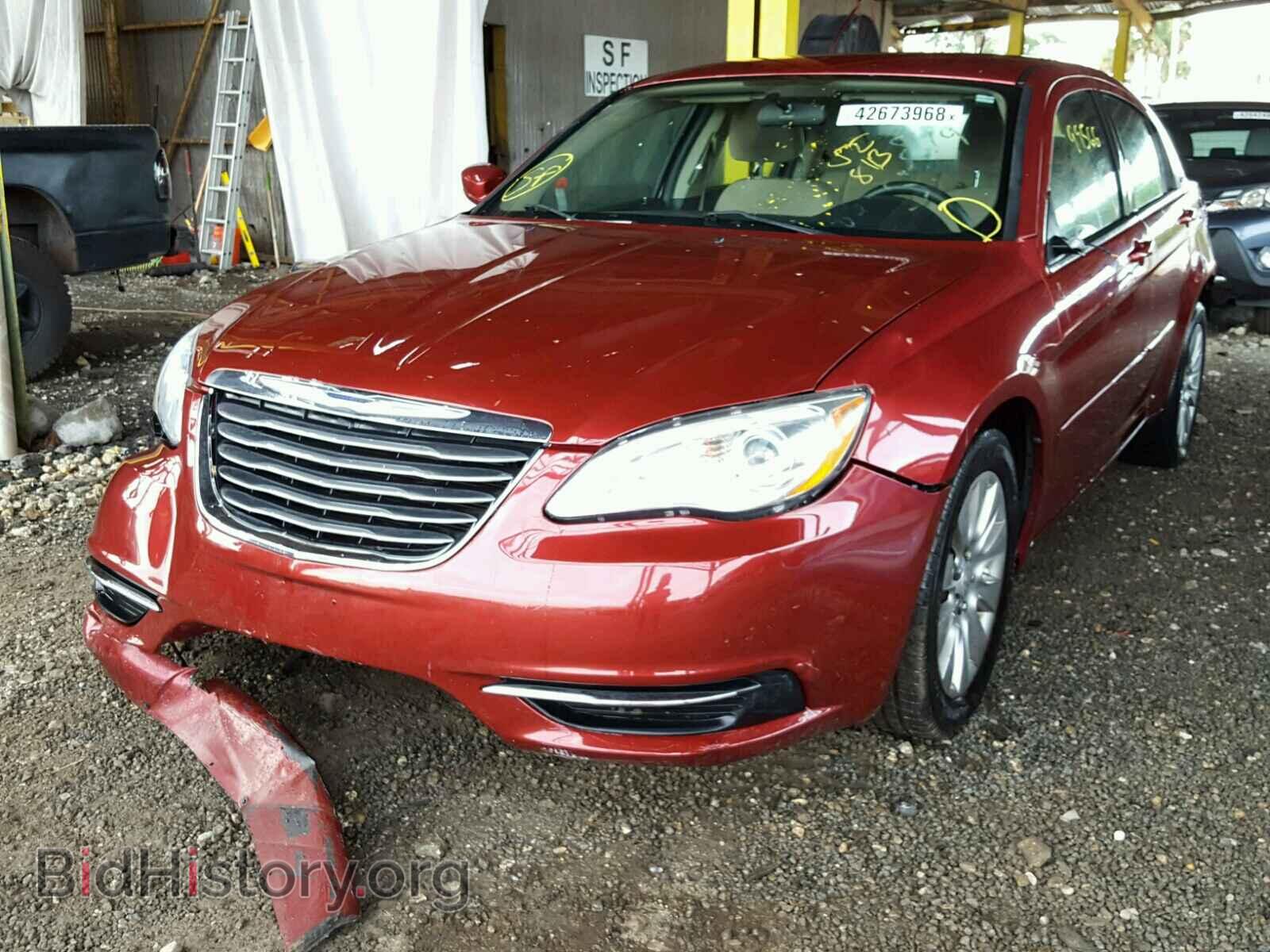 2013 CHRYSLER 200 - VIN: 1C3CCBAB1DN608493 - Фото 2