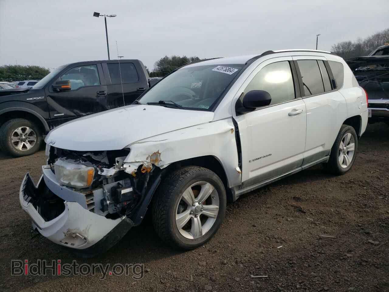 Photo 1J4NF1FB4BD251094 - JEEP COMPASS 2011