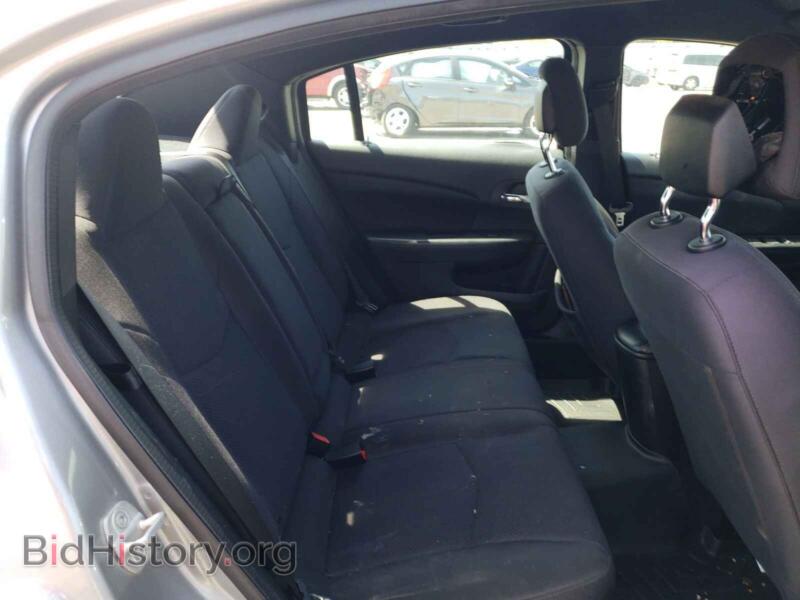 2013 Chrysler 200 (VIN 1C3CCBAB0DN762421) — фото 6 из 10