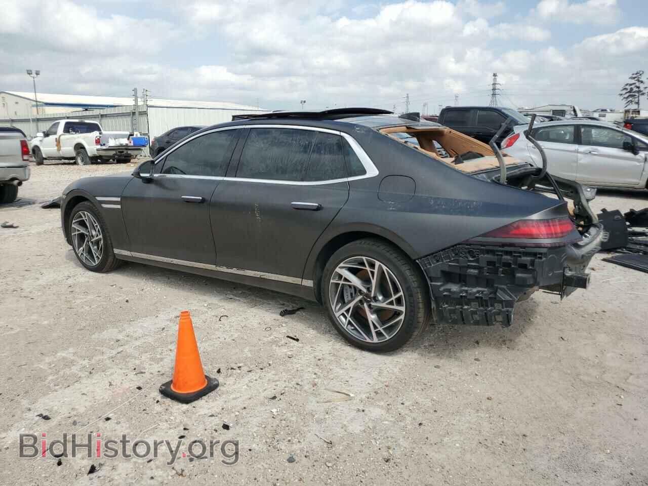 2023 GENESIS G90 - VIN: KMTFB4SD4PU010028 - Photo 2