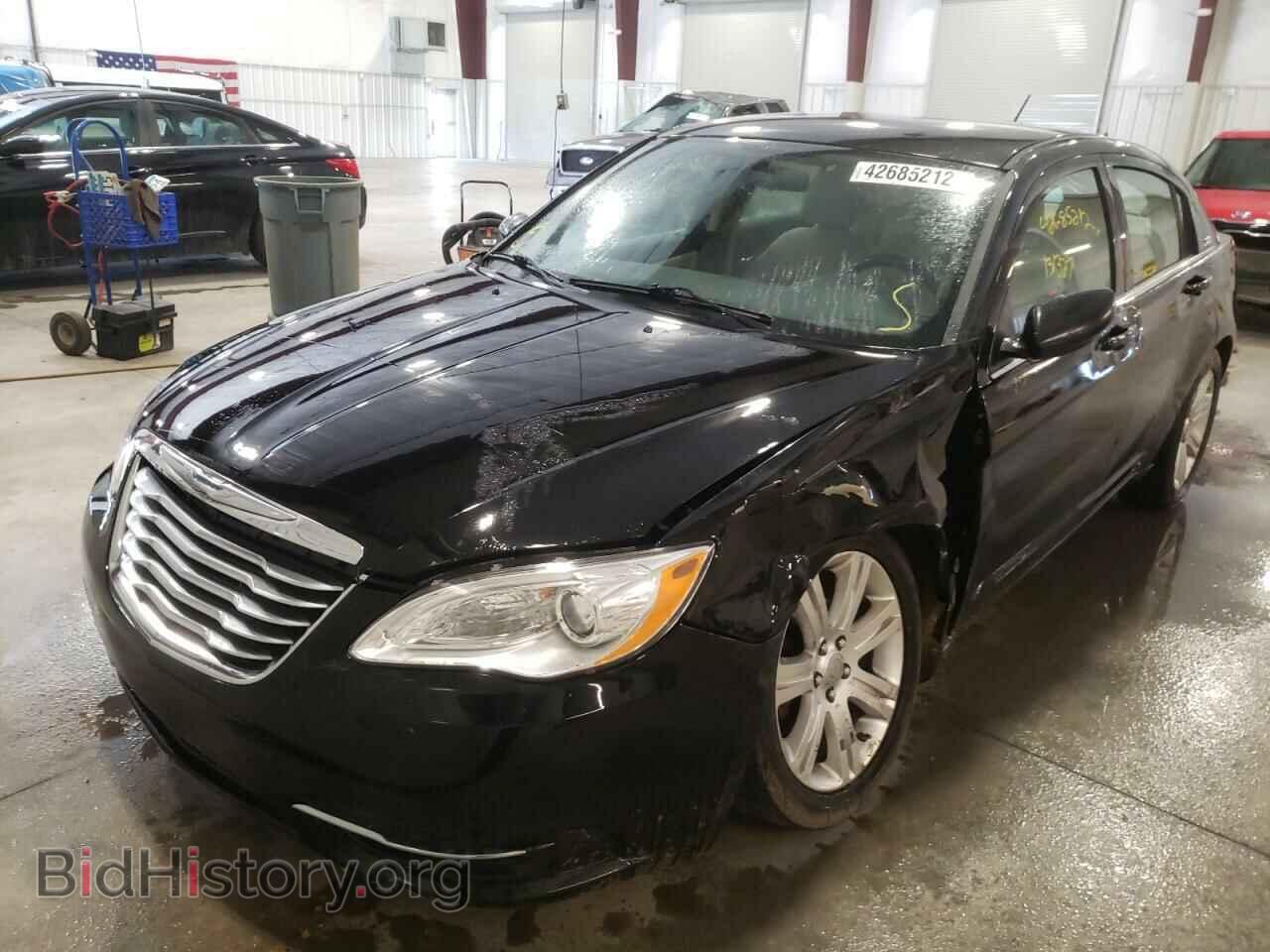 2011 CHRYSLER 200 - VIN: 1C3BC1FB1BN576351 - Фото 2