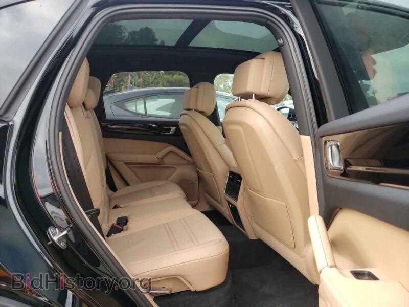 2019 Porsche CAYENNE (VIN WP1AA2AY8KDA11260) — photo 6 of 10