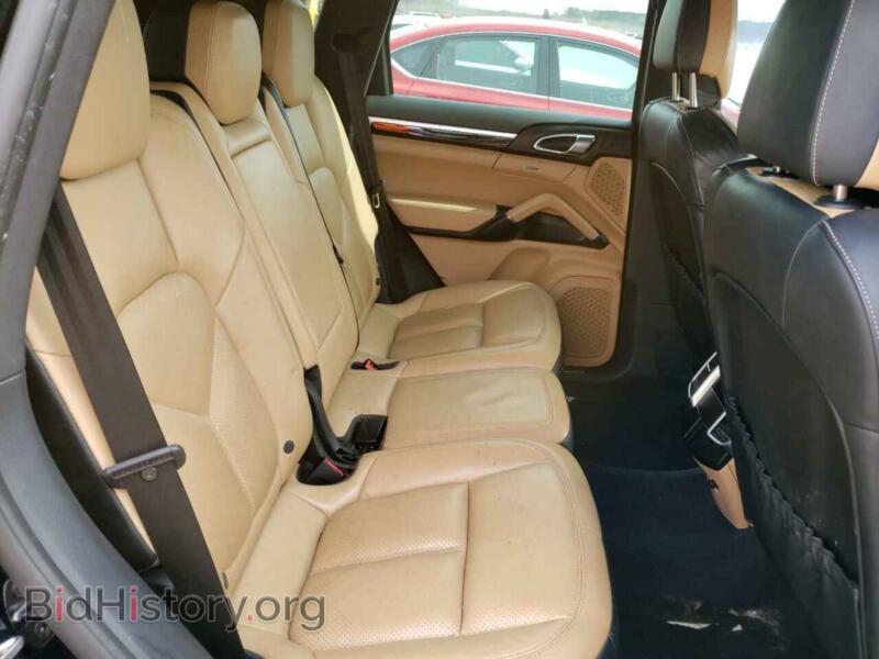 2016 Porsche CAYENNE (VIN WP1AA2A24GLA04668) — photo 10 of 12