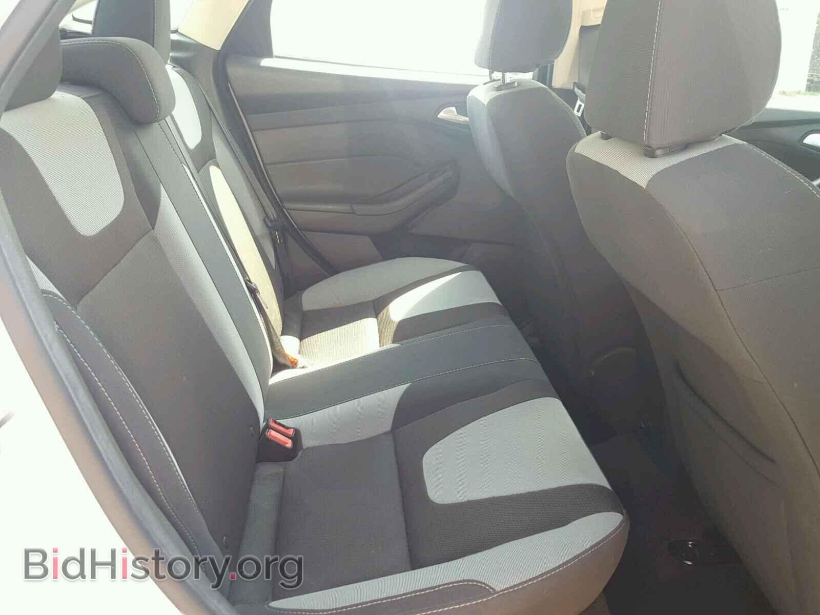 2012 Ford FOCUS (VIN 1FAHP3F27CL450861) — photo 6 of 10