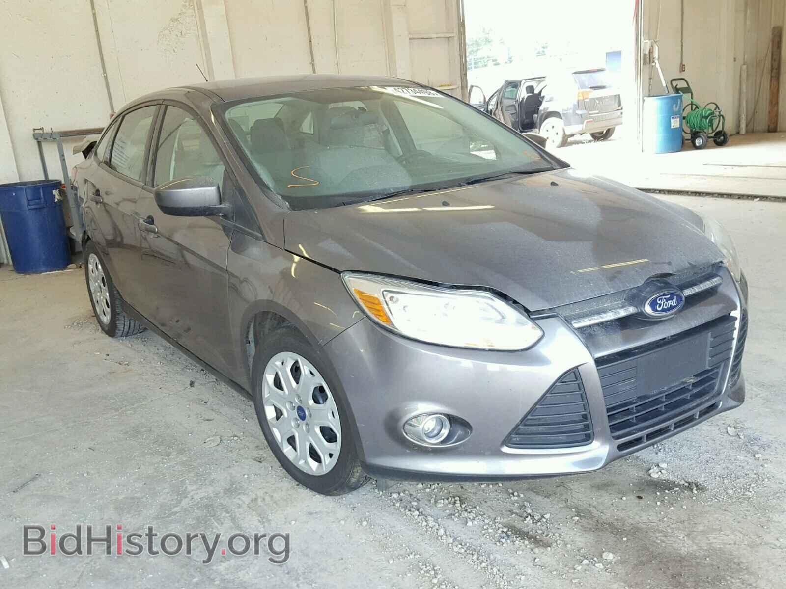 2012 Ford FOCUS Focus SE (VIN 1FAHP3F24CL461610) — фото 1 из 10, Copart, повреждение: задняя часть