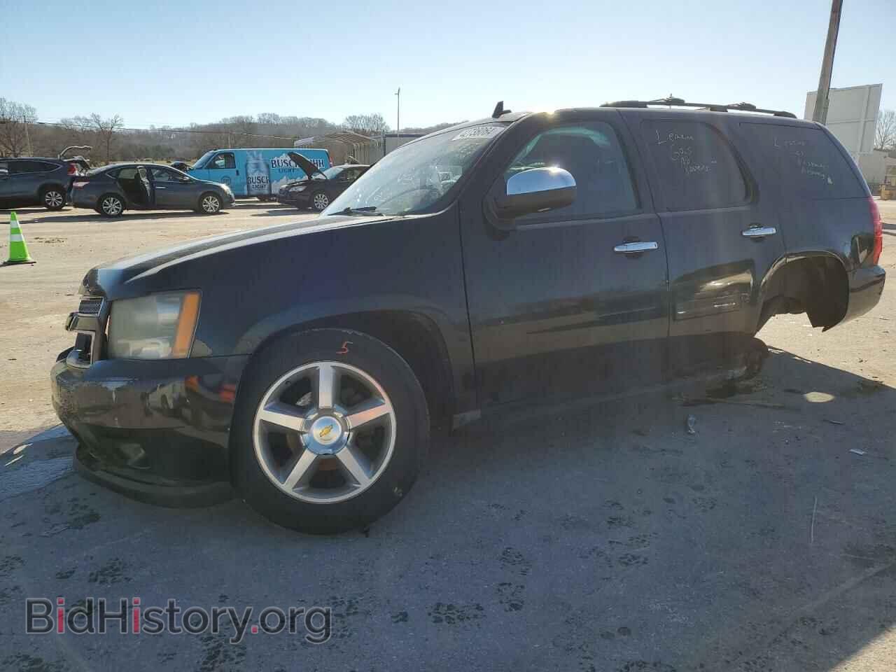 Photo 1GNSCBE04BR393219 - CHEVROLET TAHOE 2011