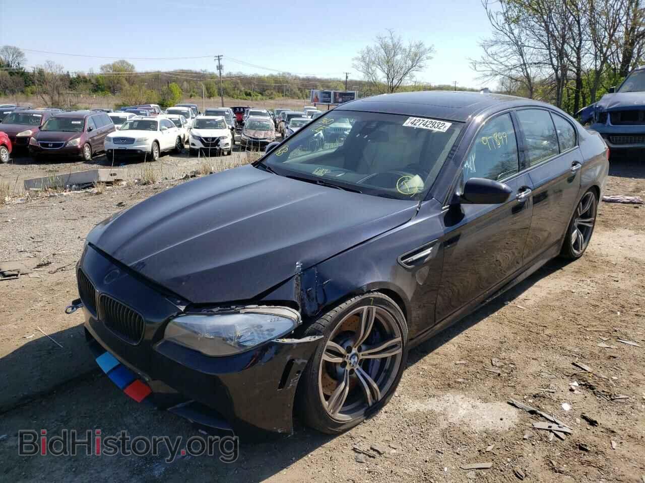 2013 BMW M5 - VIN: WBSFV9C56DD096005 - Фото 2