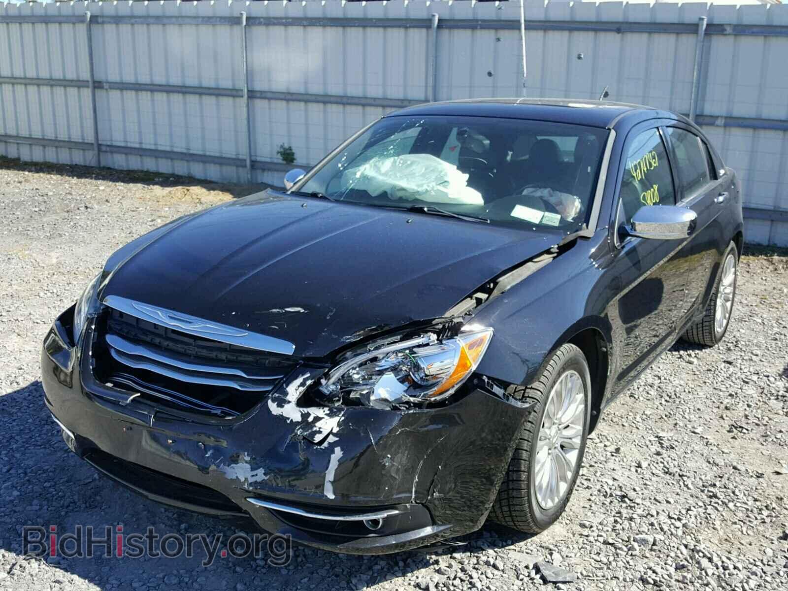 2011 CHRYSLER 200 - VIN: 1C3BC2FGXBN623104 - Фото 2