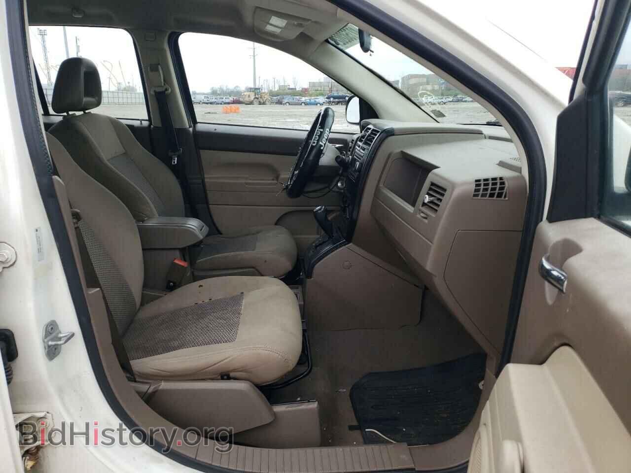 2008 JEEP COMPASS - VIN: 1J8FT47048D744244 - Фото 5