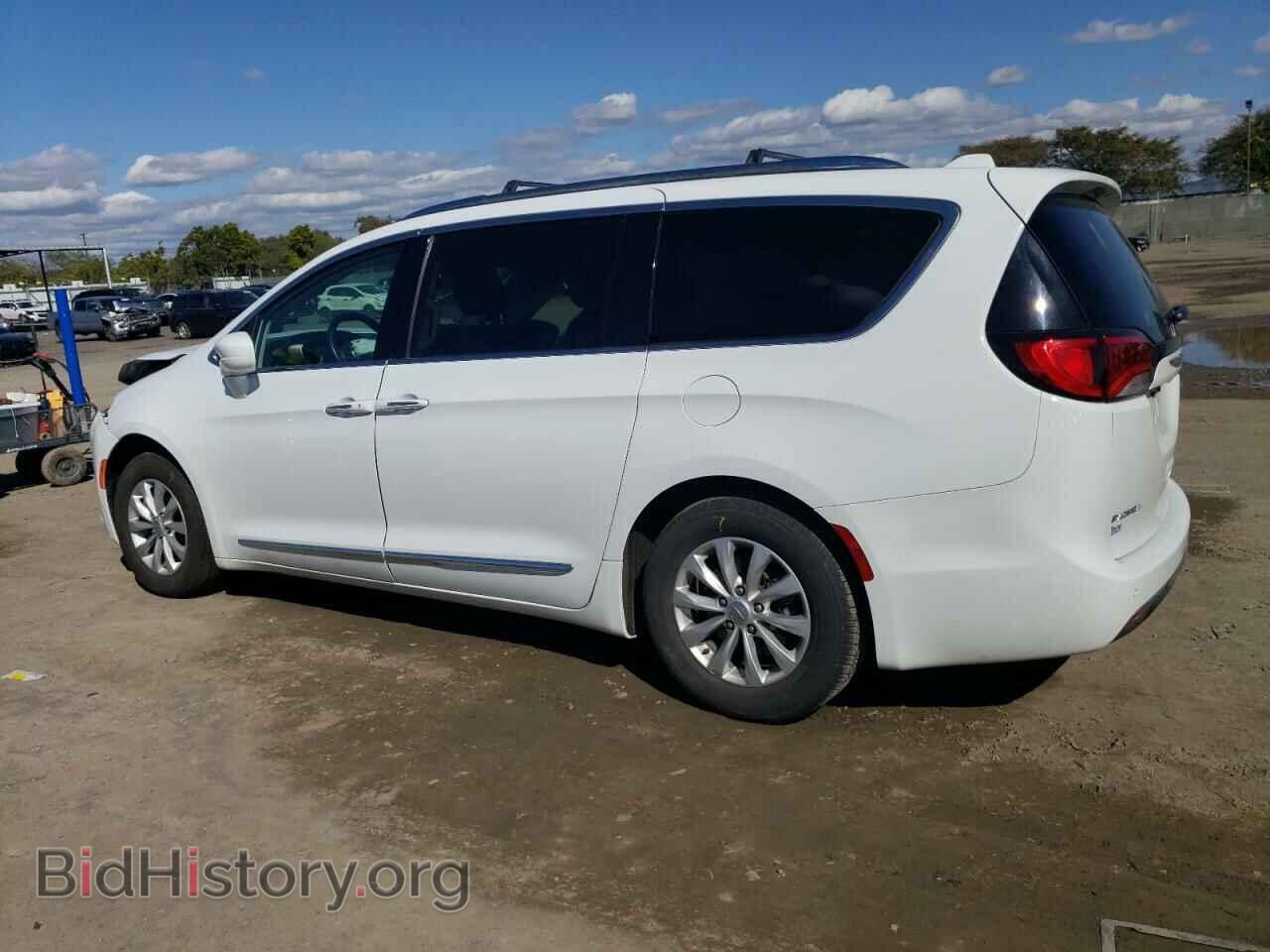 2019 CHRYSLER PACIFICA - VIN: 2C4RC1BG4KR566928 - Фото 2
