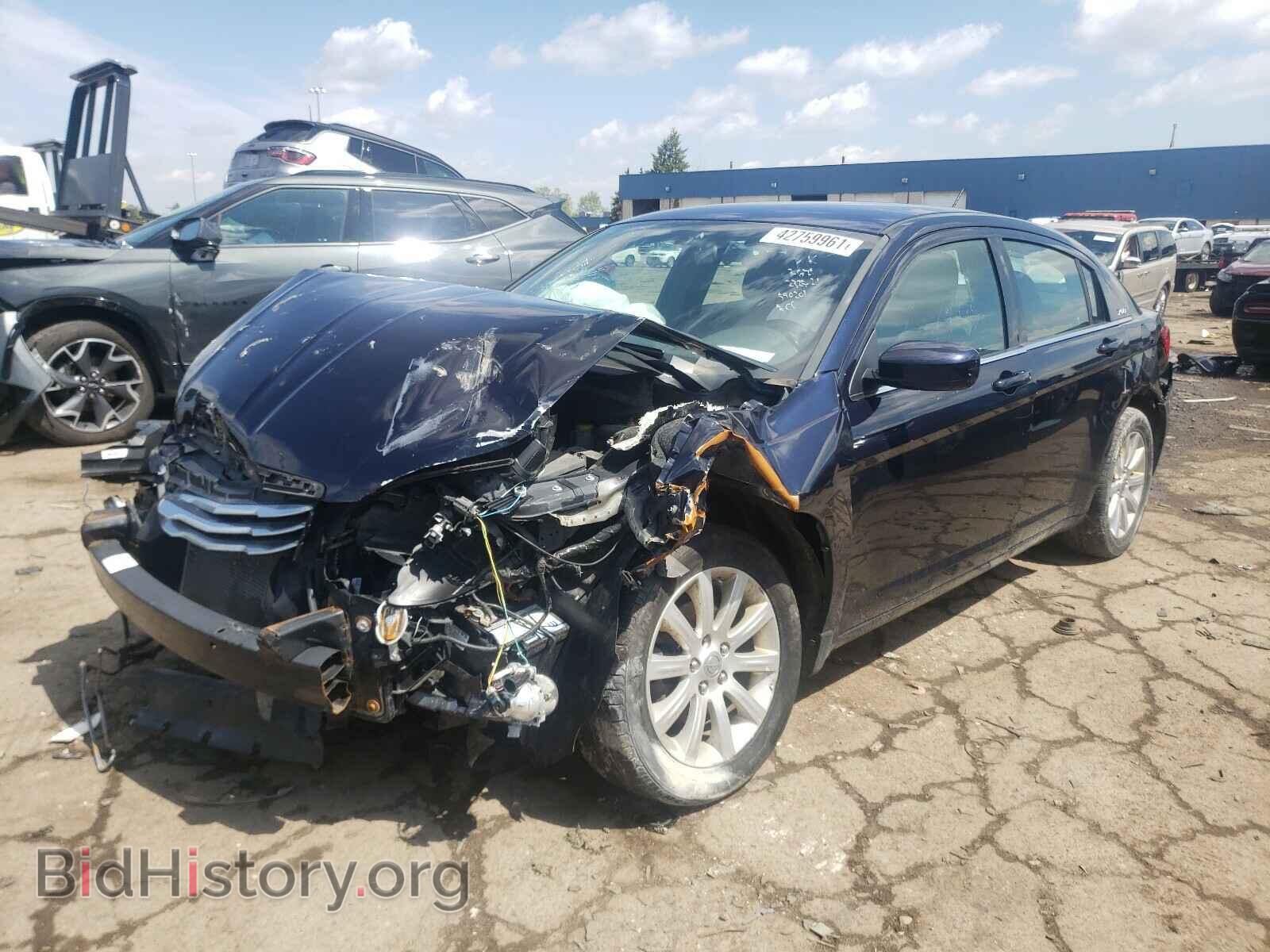 2011 CHRYSLER 200 - VIN: 1C3BC1FB8BN590201 - Фото 2