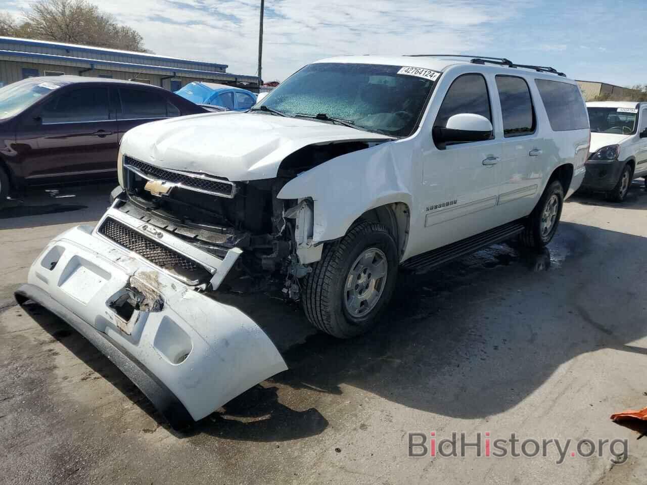 Photo 1GNSKHE3XBR316239 - CHEVROLET SUBURBAN 2011