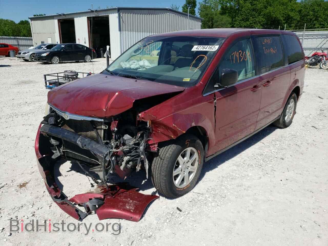 2010 CHRYSLER MINIVAN - VIN: 2A4RR2D1XAR456326 - Фото 2