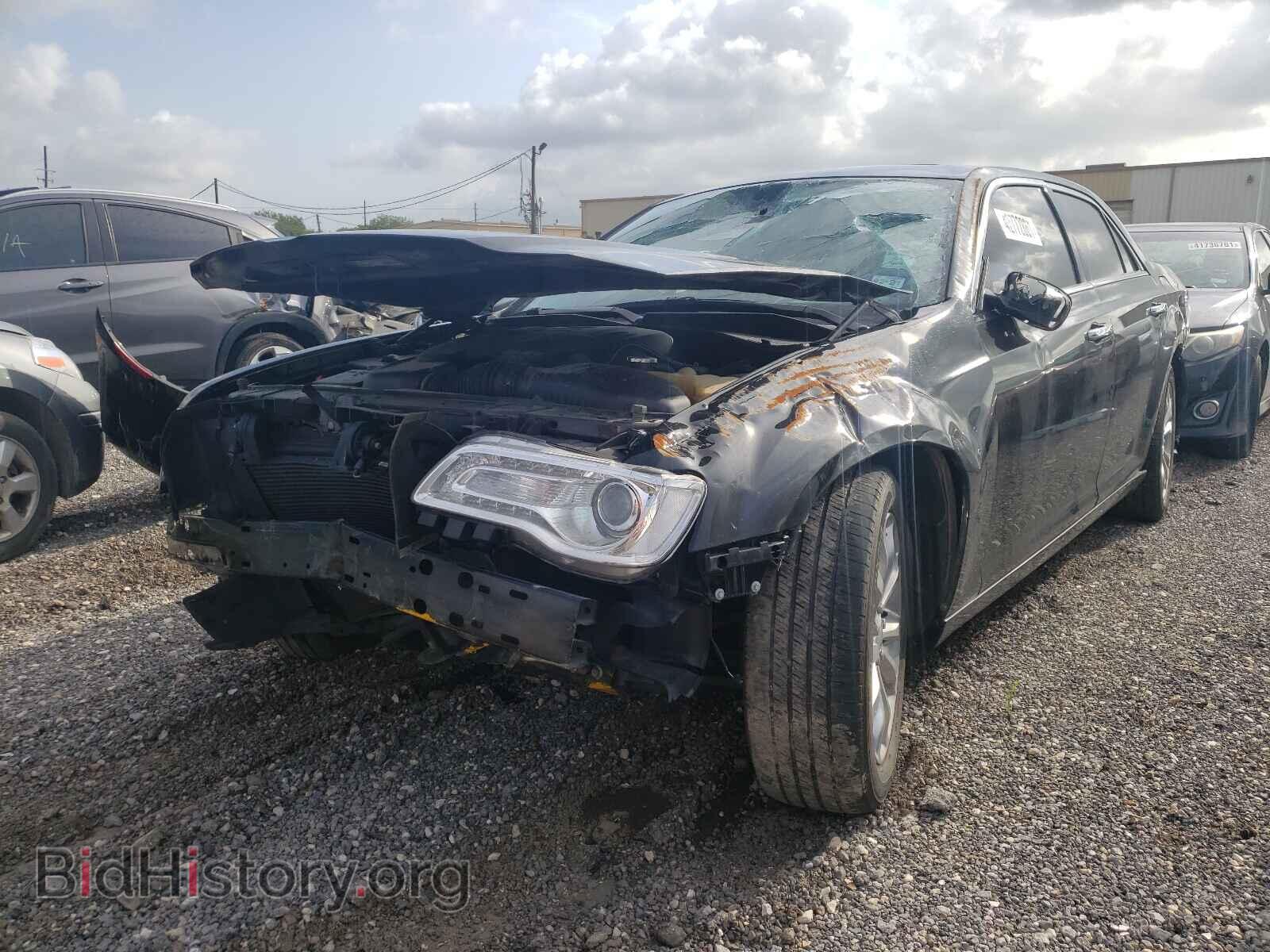 2019 CHRYSLER 300 - VIN: 2C3CCAKG2KH586594 - Фото 2
