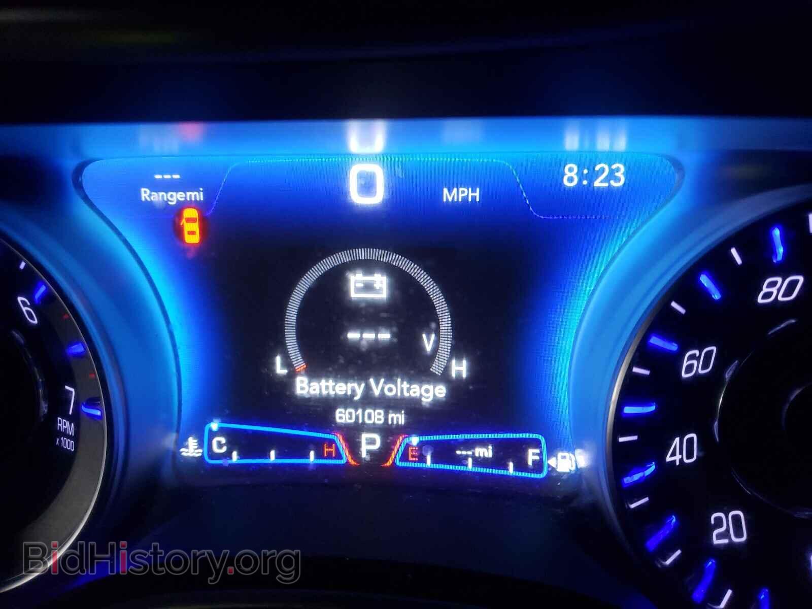 2019 CHRYSLER 300 - VIN: 2C3CCAKG2KH586594 - Фото 8