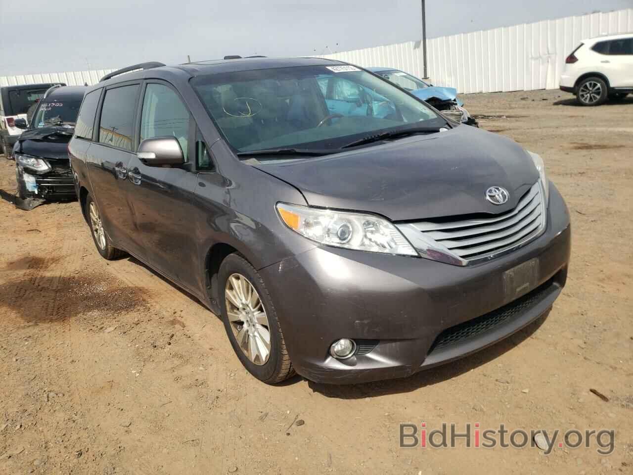 Photo 5TDDK3DC8DS067417 - TOYOTA SIENNA 2013