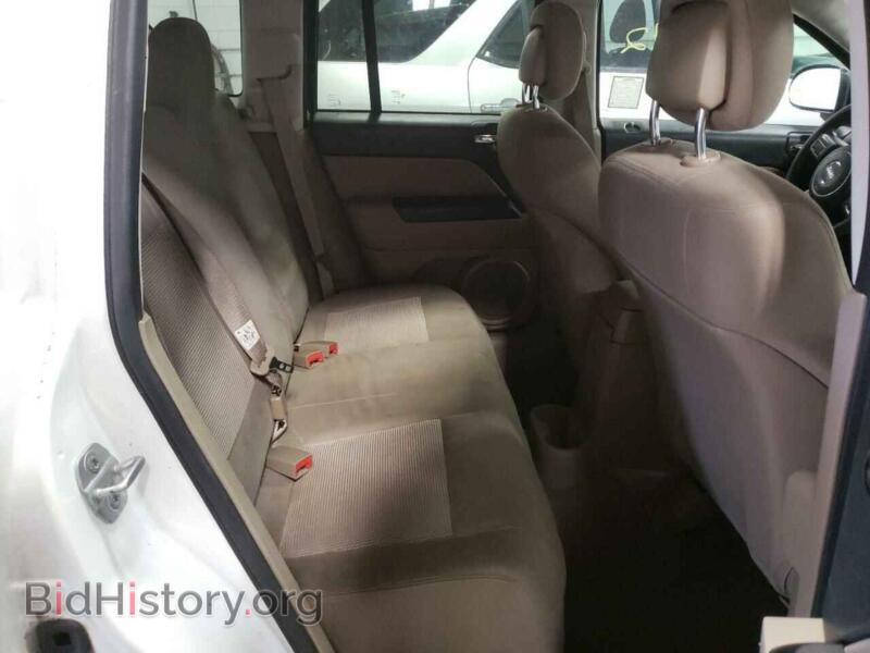 2012 Jeep COMPASS (VIN 1C4NJCBA3CD523892) — photo 6 of 10