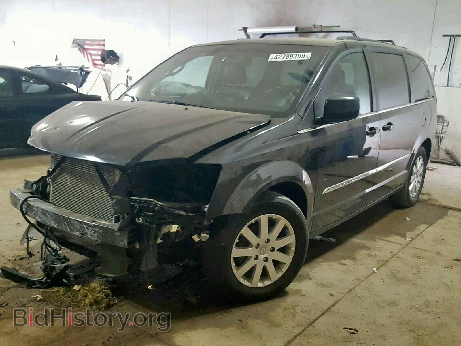 2011 CHRYSLER TOWN & COU - VIN: 2A4RR8DG2BR677301 - Photo 2