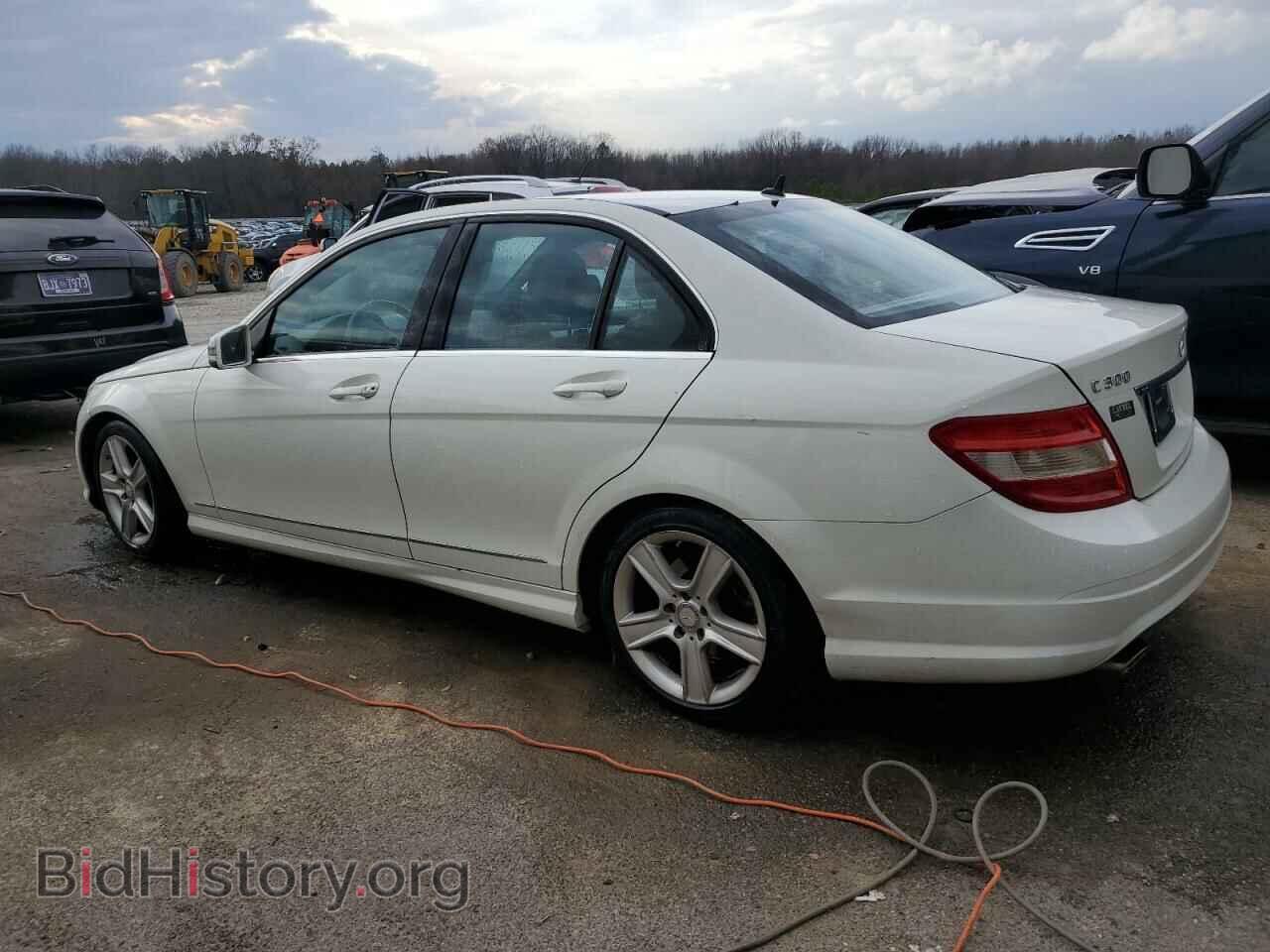 2011 MERCEDES-BENZ C-CLASS - VIN: WDDGF5EB3BR157613 - Фото 2