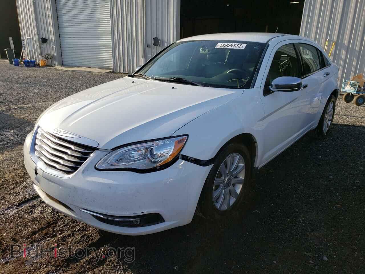 2014 CHRYSLER 200 - VIN: 1C3CCBCGXEN100517 - Фото 2