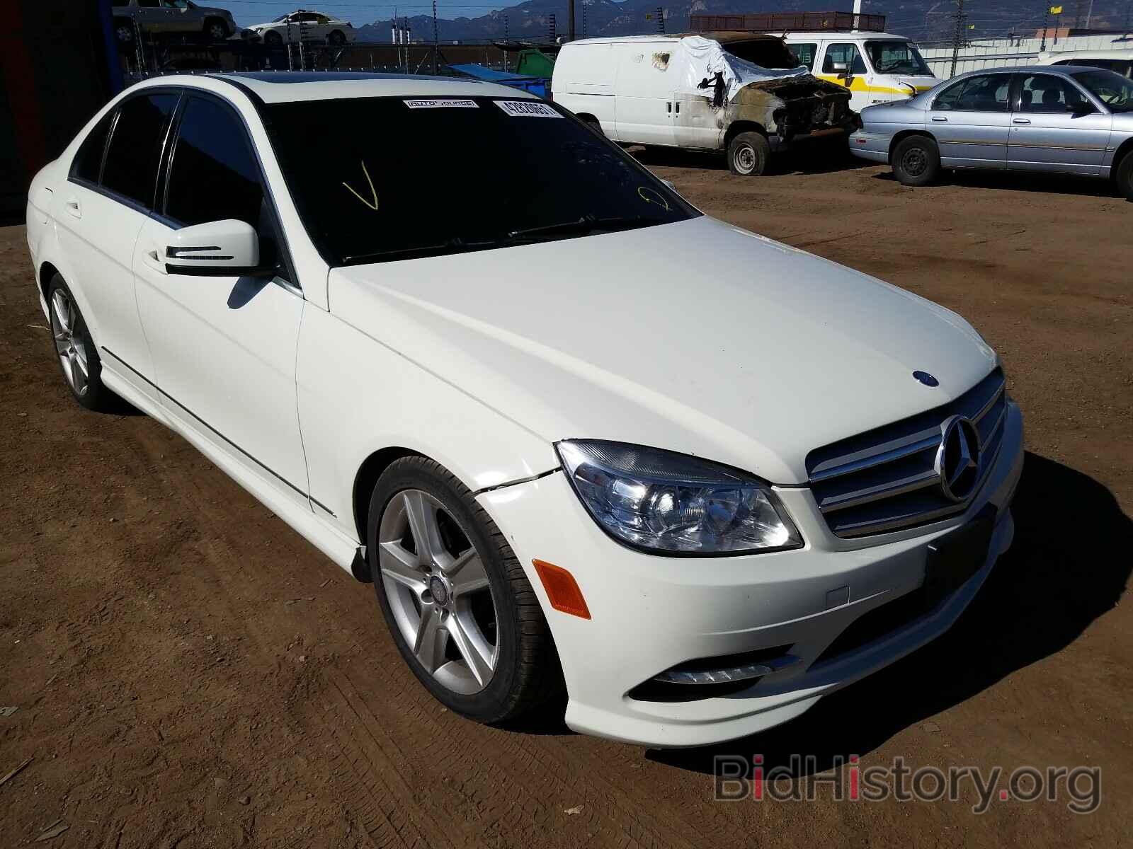 Photo WDDGF8BB2BR135186 - MERCEDES-BENZ C CLASS 2011