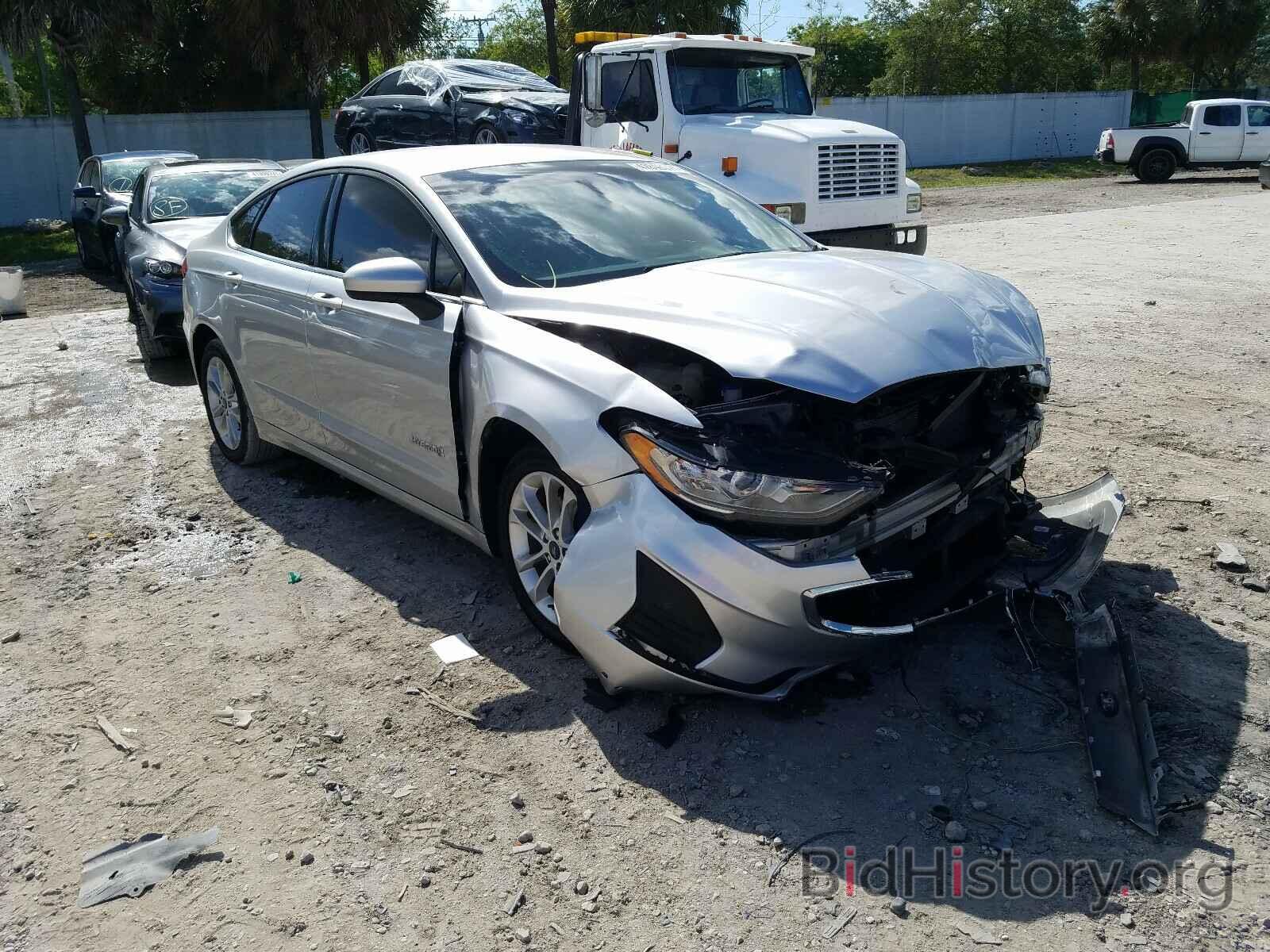 Photo 3FA6P0LU3KR121070 - FORD FUSION 2019