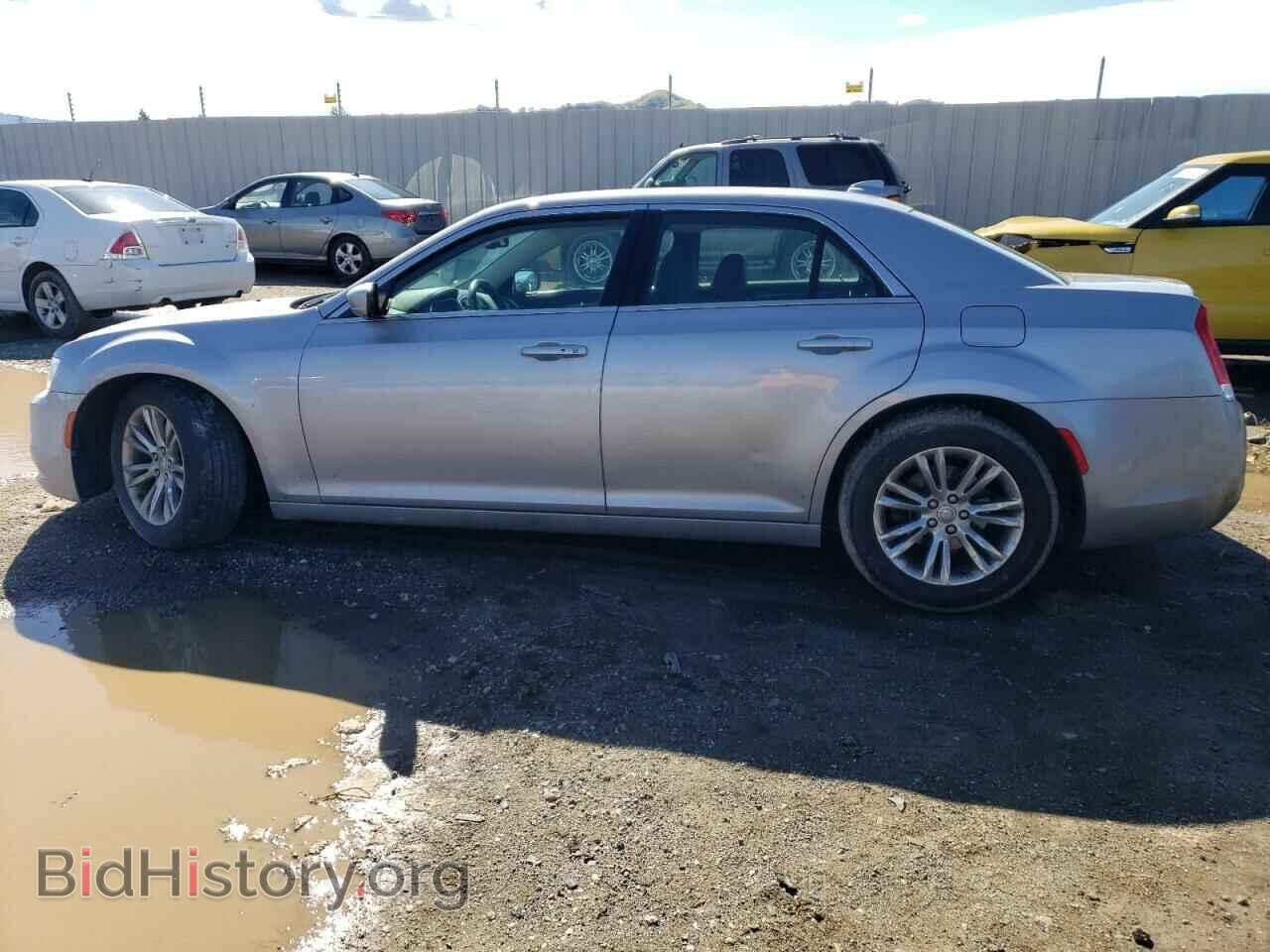 2017 CHRYSLER 300 - VIN: 2C3CCAAG7HH552290 - Фото 2