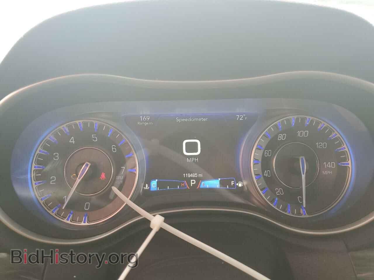 2016 CHRYSLER 300 - VIN: 2C3CCAAG4GH343619 - Фото 9