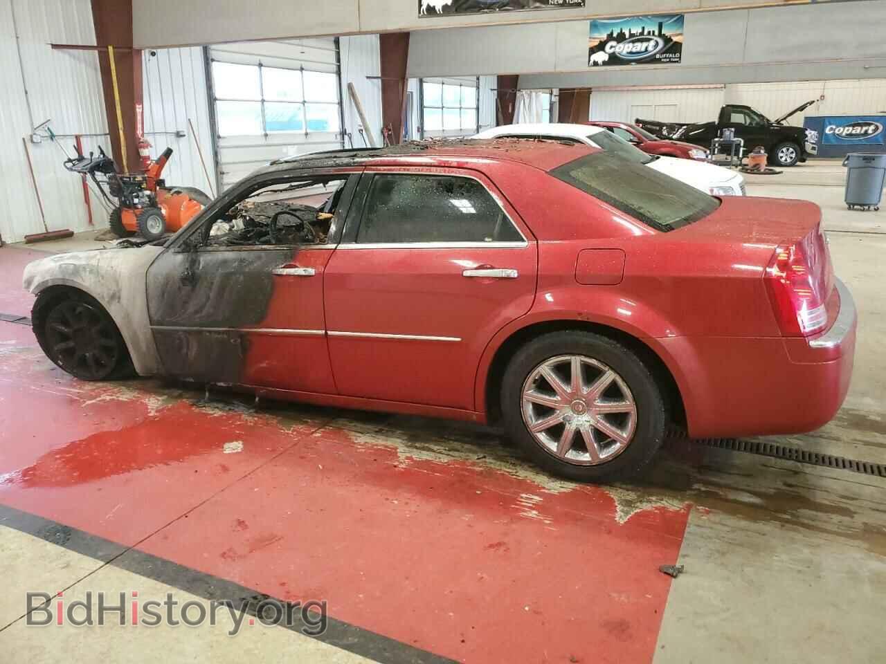 2010 CHRYSLER 300 - VIN: 2C3CA6CT0AH114553 - Фото 2