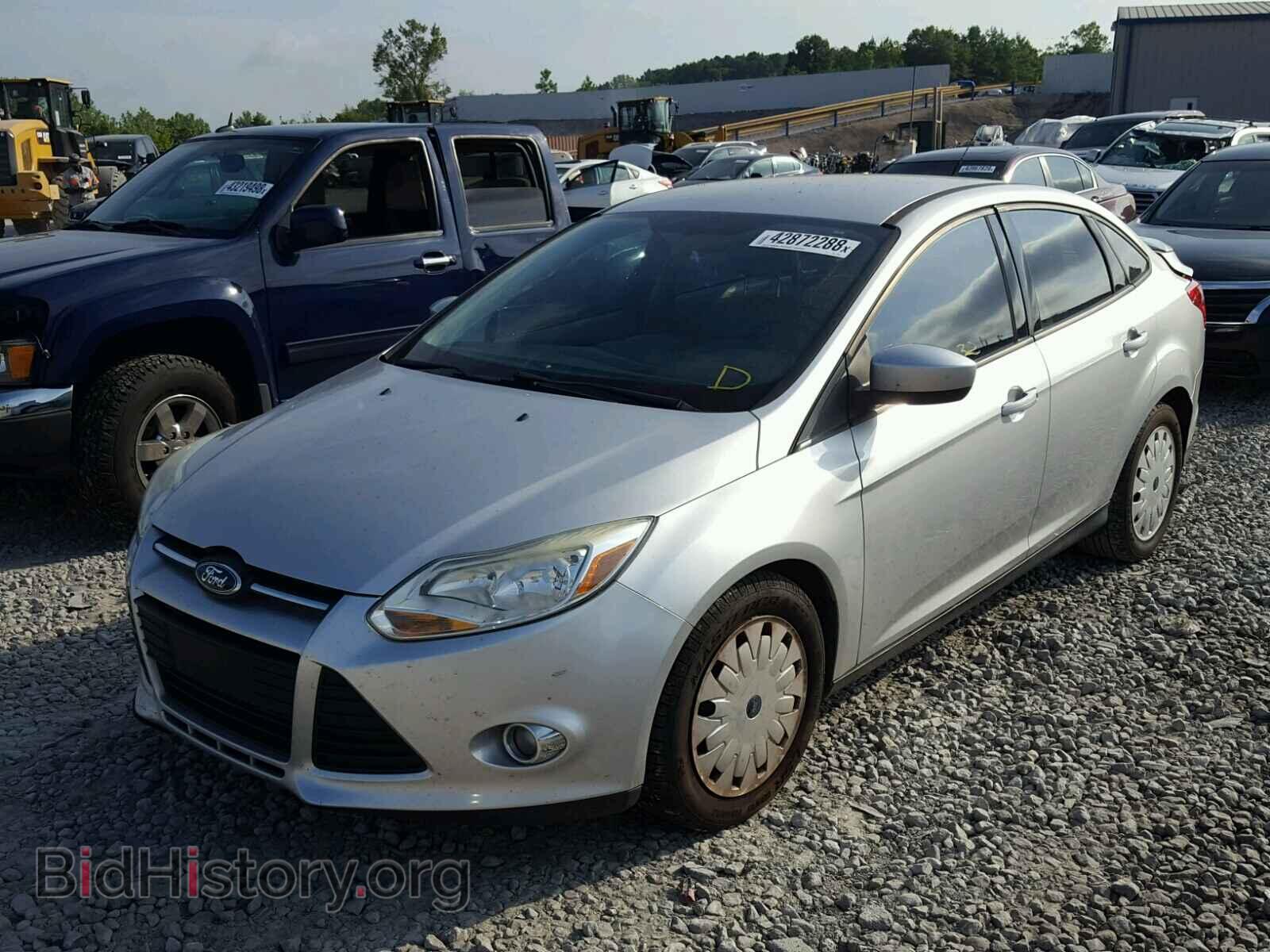 2012 Ford FOCUS (VIN 1FAHP3F24CL171951) — photo 2 of 10